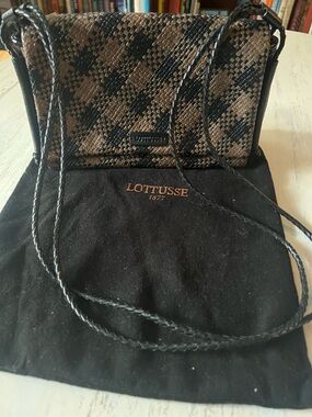 Lottusse Woven Lamb Leather Purse in Taupe & Black